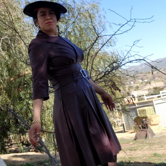 Poshmark - Picture 3 of 8